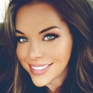 Meet your Posher, Alesia